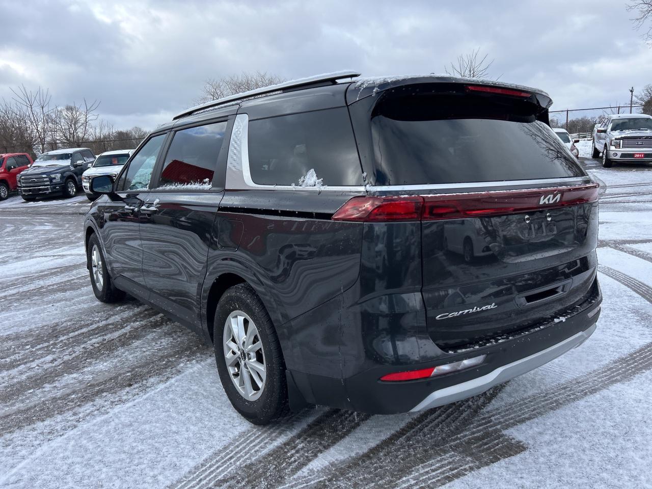 2022 Kia Carnival LX+, CLEAN CARFAX, 8 PASS, POWER SLIDING DOORS! Photo