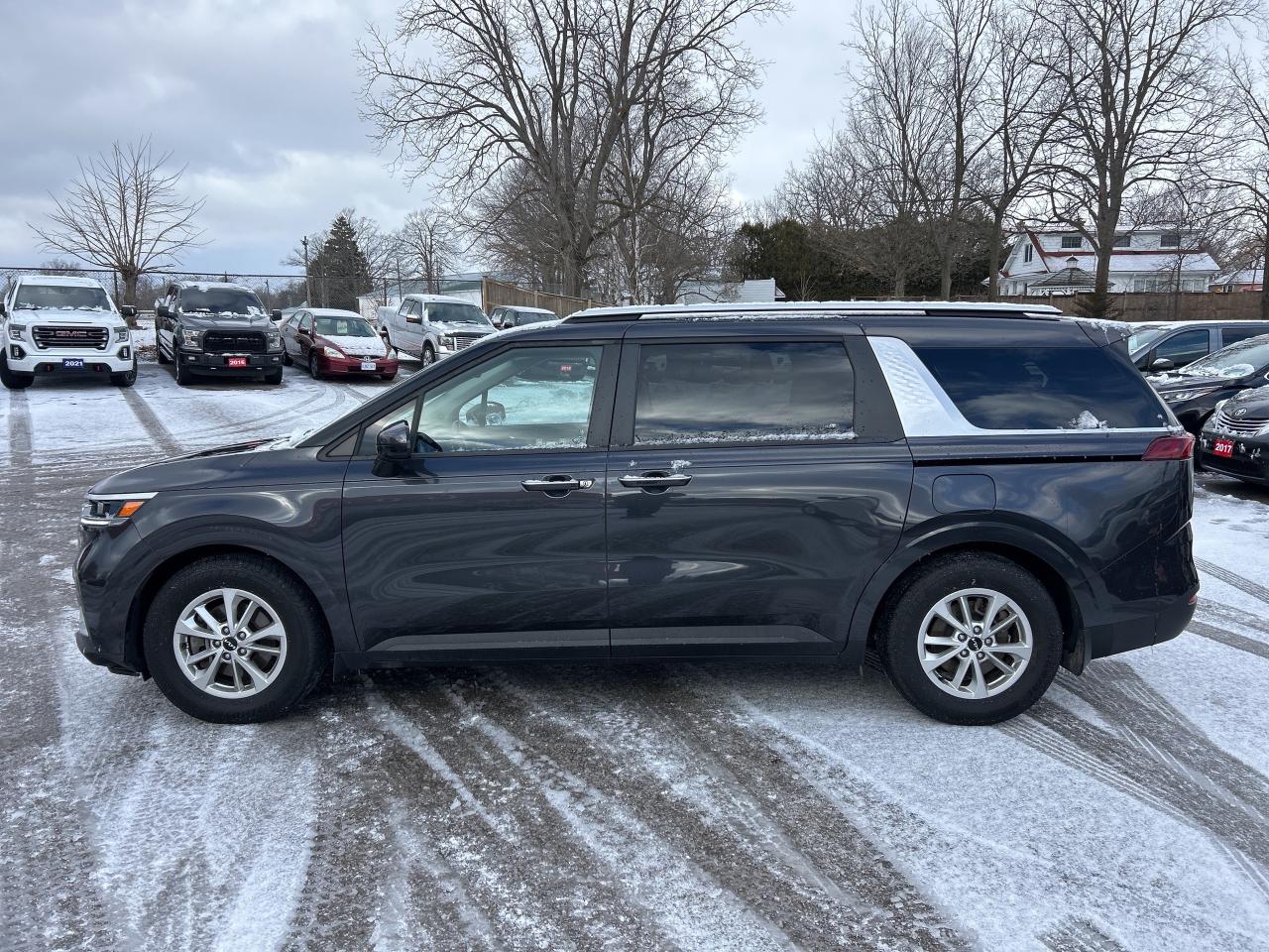 2022 Kia Carnival LX+, CLEAN CARFAX, 8 PASS, POWER SLIDING DOORS! Photo