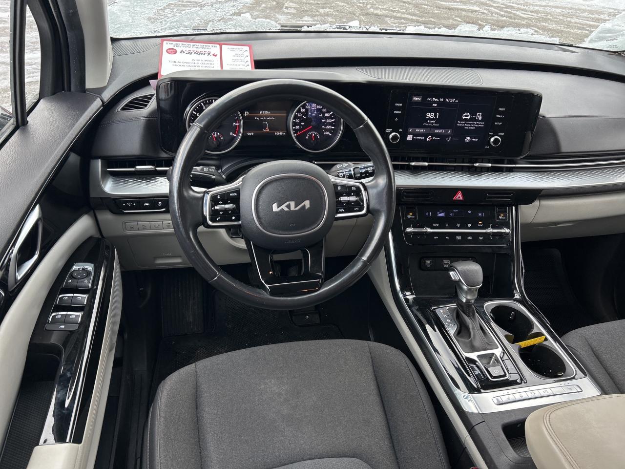 2022 Kia Carnival LX+, CLEAN CARFAX, 8 PASS, POWER SLIDING DOORS! Photo