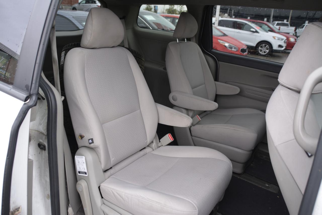 2016 Kia Sedona SEDONA L Photo