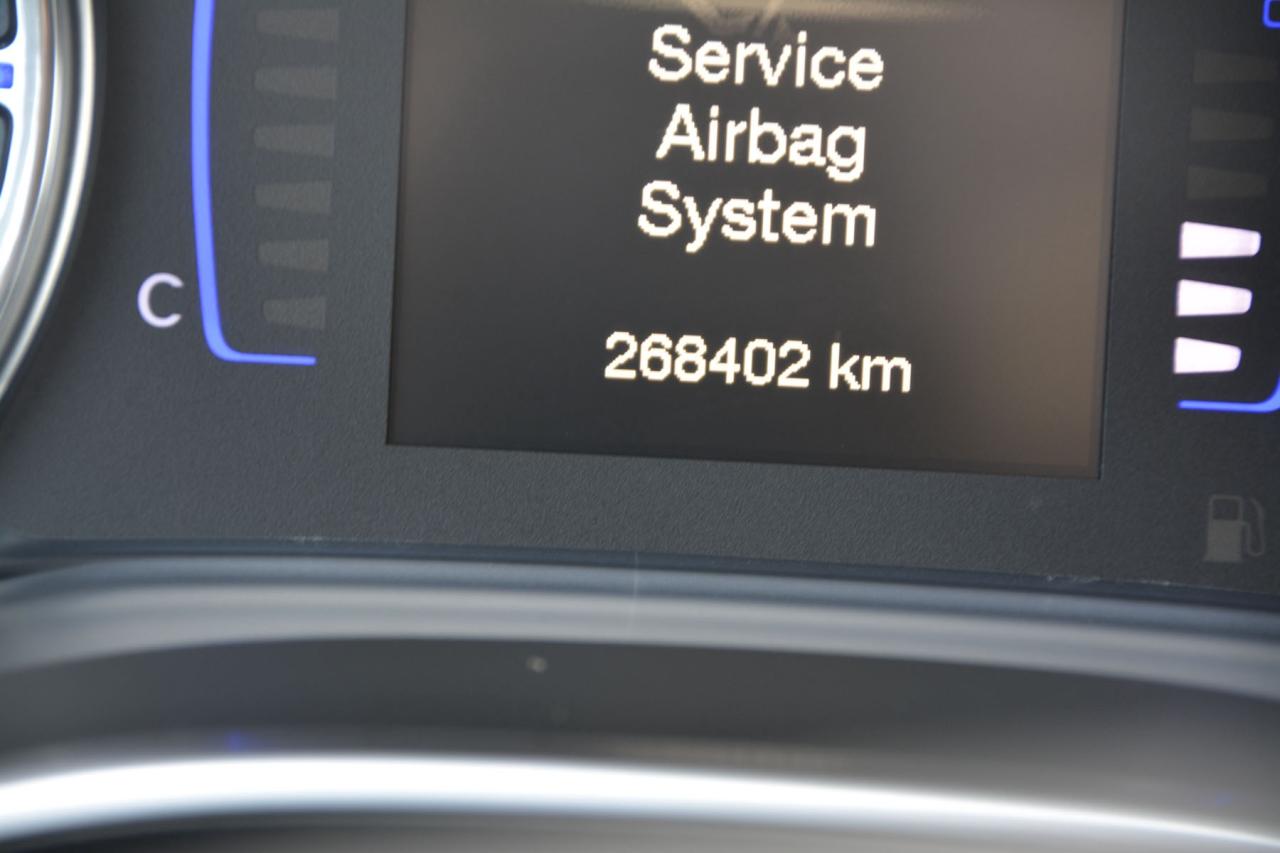 2016 Chrysler 200 200 LIMITED Photo