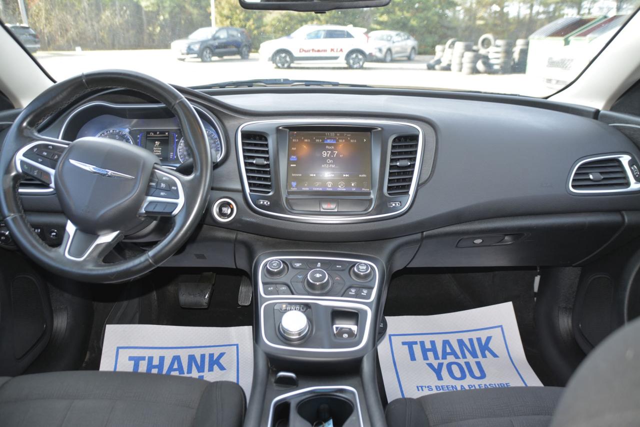 2016 Chrysler 200 200 LIMITED Photo