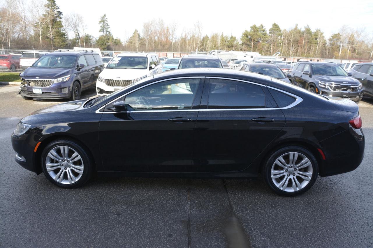 2016 Chrysler 200 200 LIMITED Photo