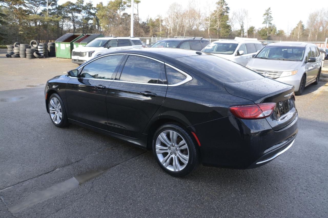 2016 Chrysler 200 200 LIMITED Photo2