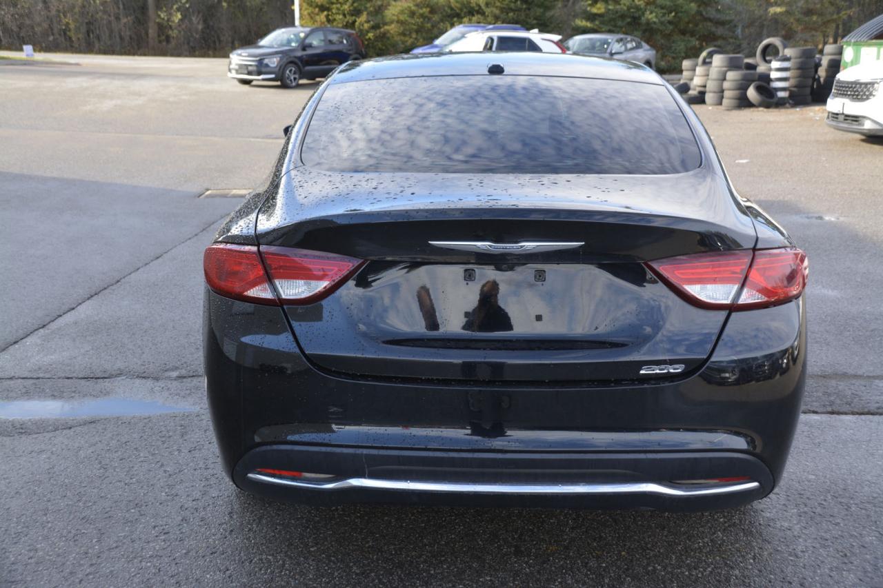 2016 Chrysler 200 200 LIMITED Photo
