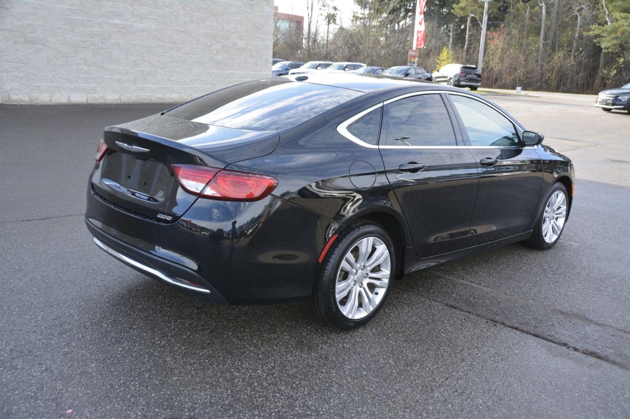 2016 Chrysler 200 200 LIMITED Photo