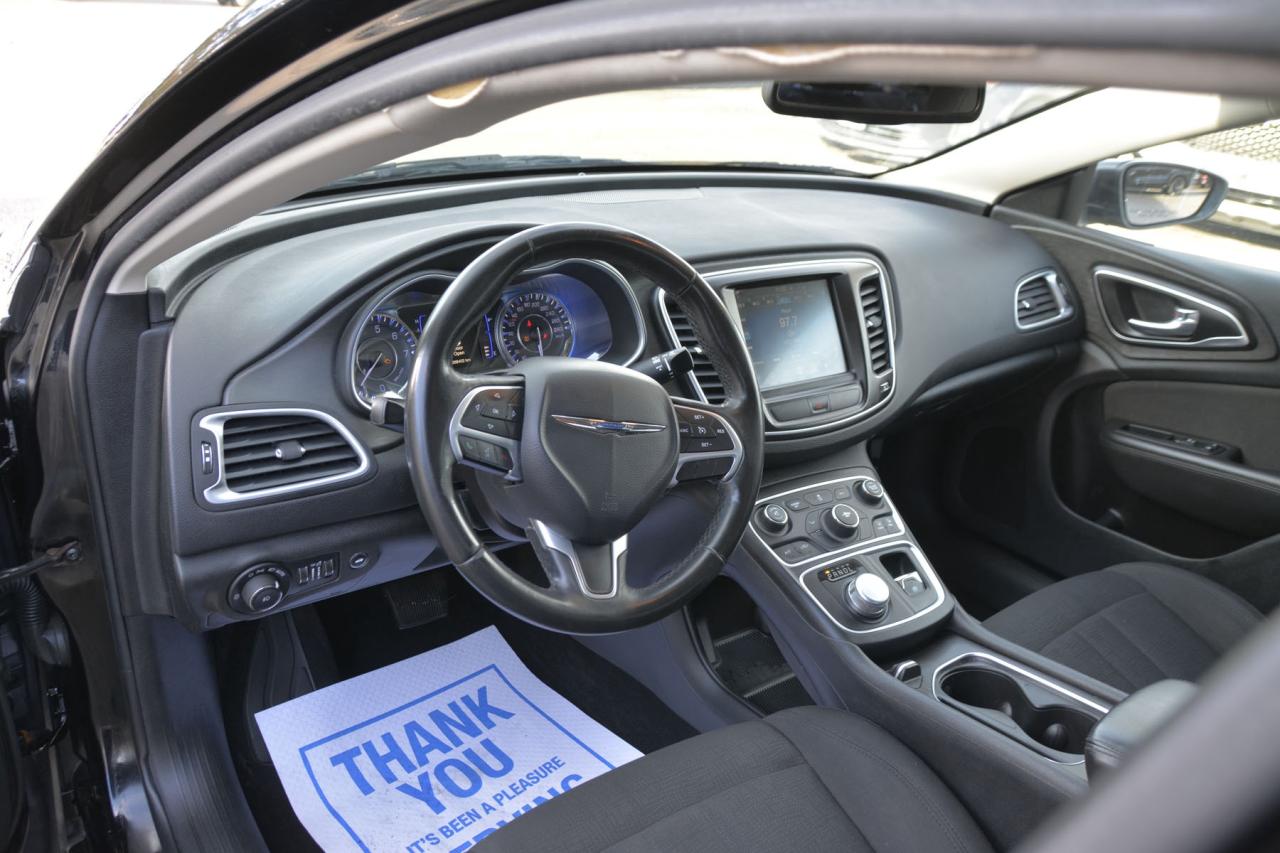 2016 Chrysler 200 200 LIMITED Photo