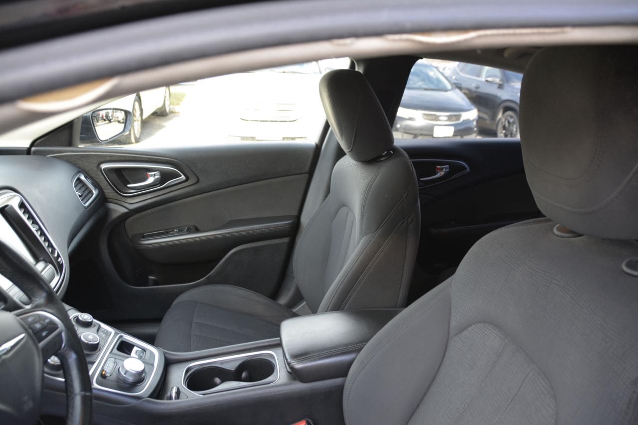 2016 Chrysler 200 200 LIMITED Photo