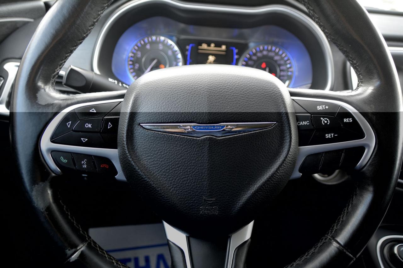 2016 Chrysler 200 200 LIMITED Photo