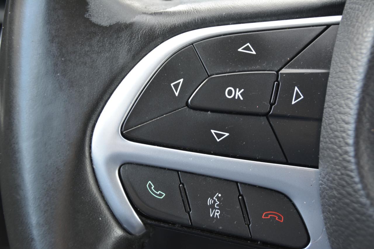 2016 Chrysler 200 200 LIMITED Photo