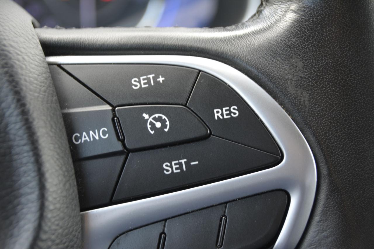 2016 Chrysler 200 200 LIMITED Photo