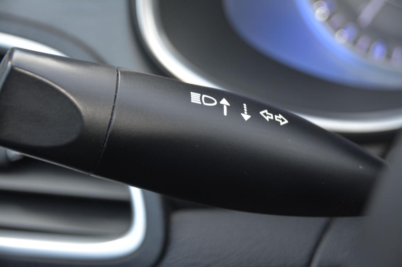 2016 Chrysler 200 200 LIMITED Photo