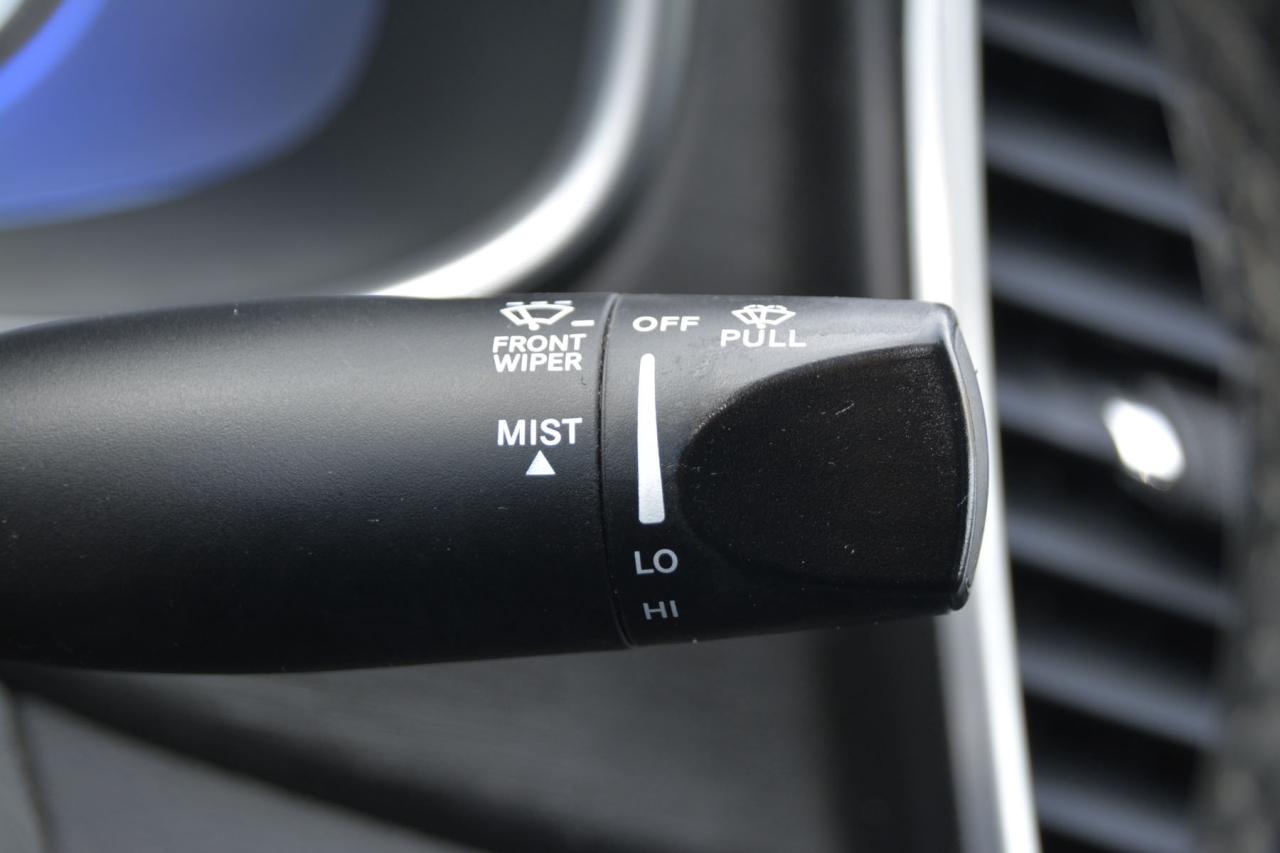 2016 Chrysler 200 200 LIMITED Photo