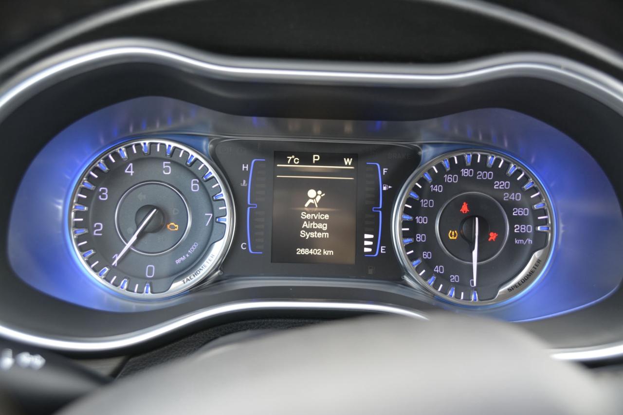 2016 Chrysler 200 200 LIMITED Photo