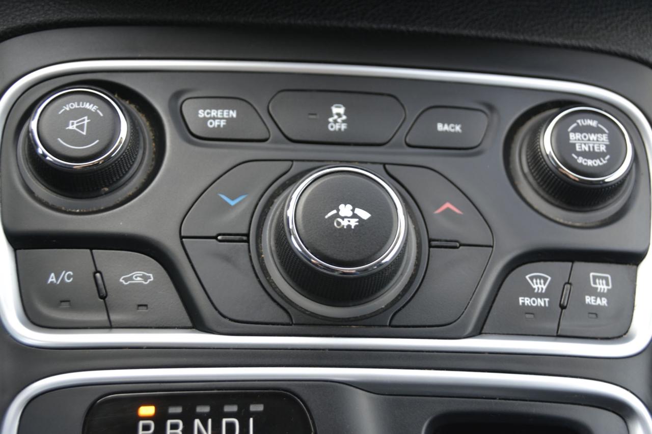 2016 Chrysler 200 200 LIMITED Photo