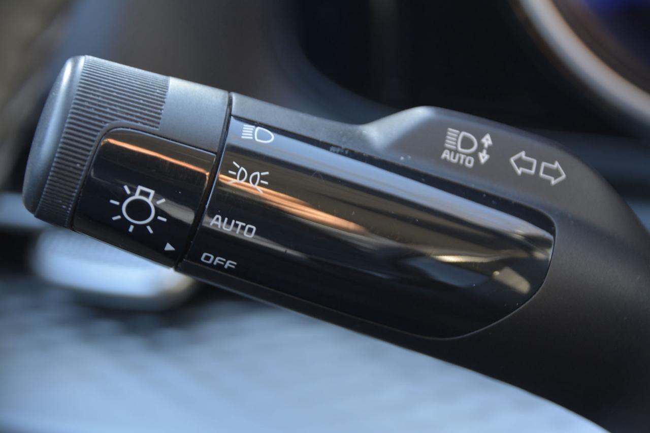 2023 Kia Carnival CARNIVAL LX Photo