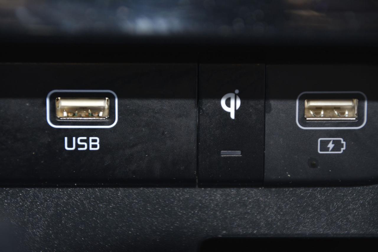 2023 Kia Carnival CARNIVAL LX Photo