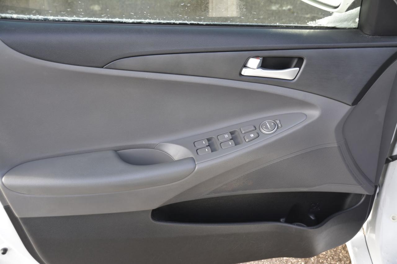 2011 Hyundai Sonata SONATA GLS Photo