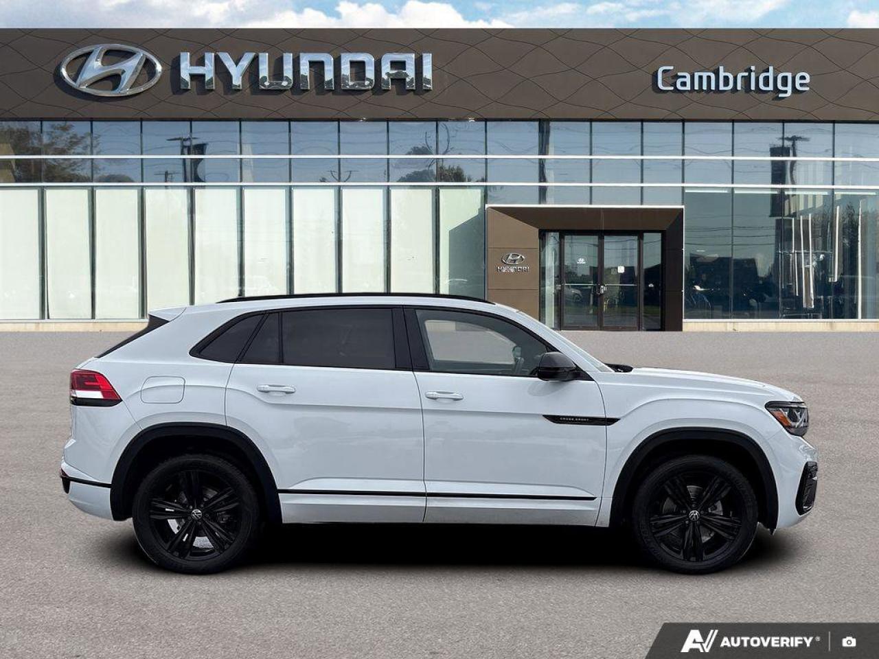 2023 Volkswagen Atlas Cross Sport Highline Photo