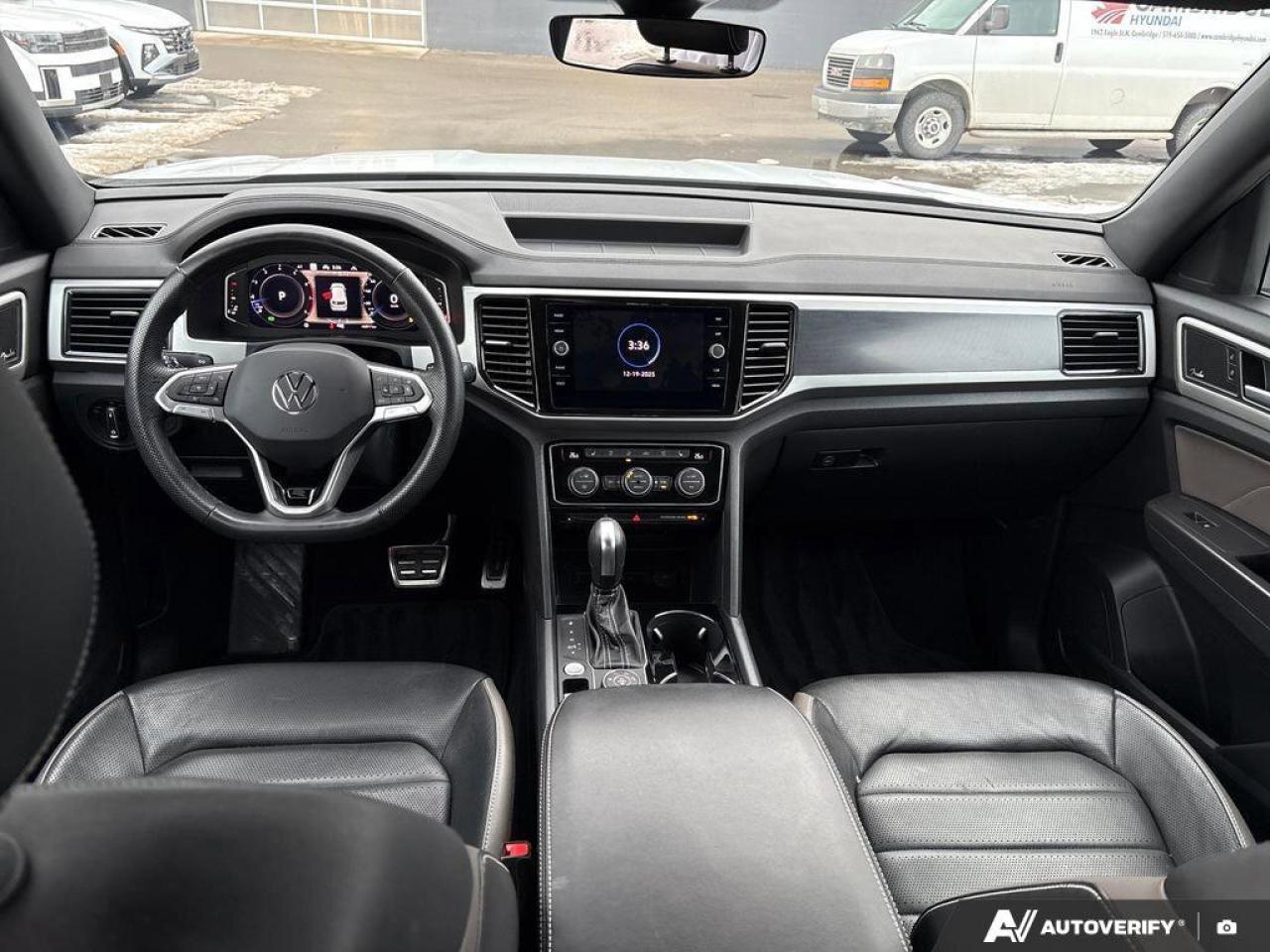 2023 Volkswagen Atlas Cross Sport Highline Photo