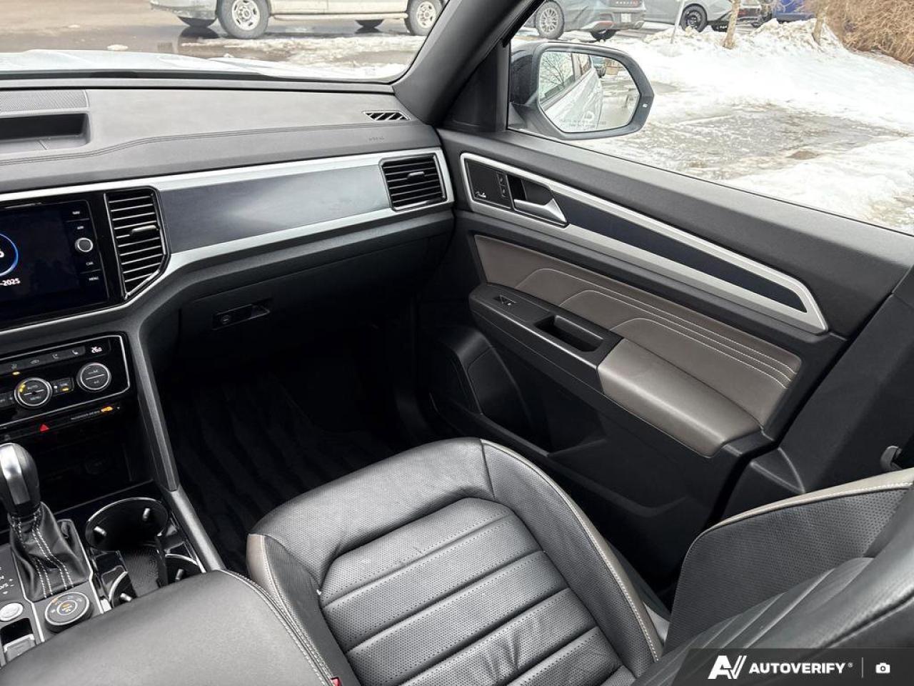 2023 Volkswagen Atlas Cross Sport Highline Photo