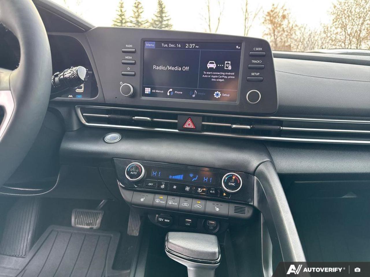 2022 Hyundai Elantra Preferred Photo