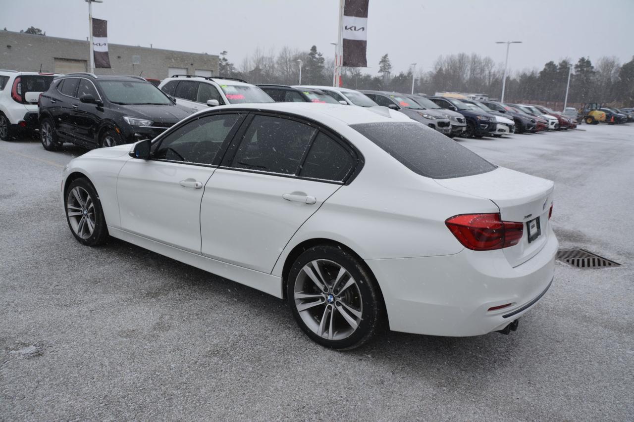 2018 BMW 3 Series 2018 BMW 330X Photo