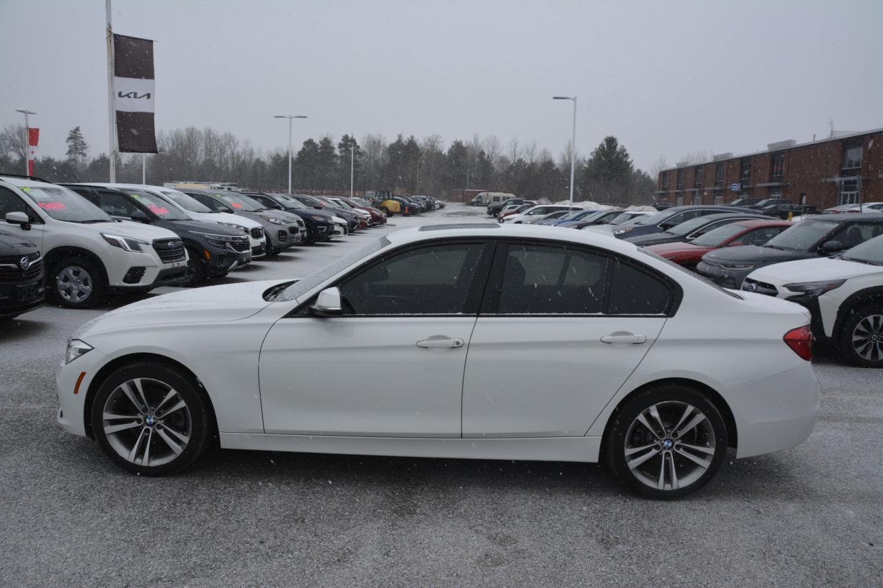 2018 BMW 3 Series 2018 BMW 330X Photo