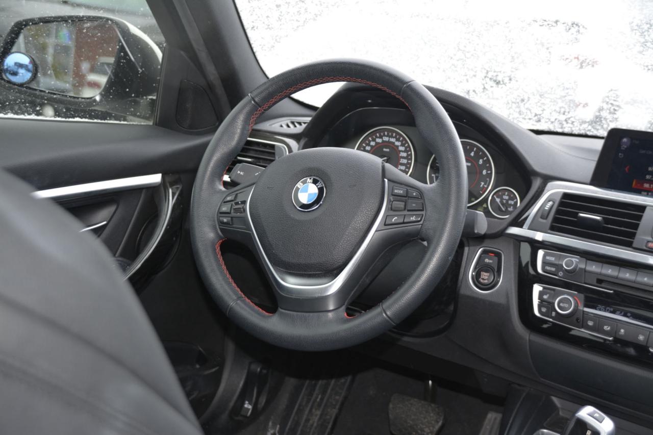 2018 BMW 3 Series 2018 BMW 330X Photo