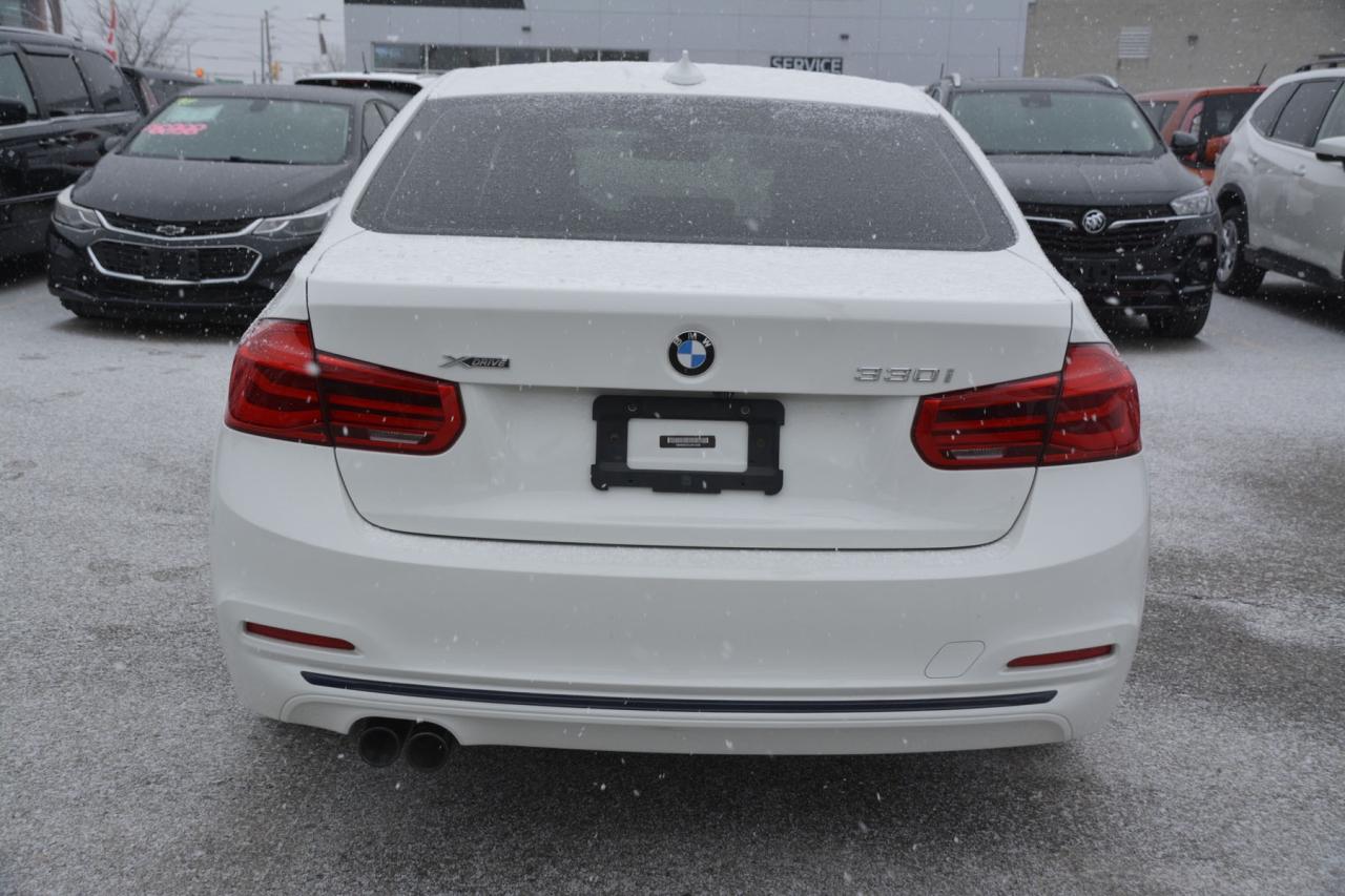 2018 BMW 3 Series 2018 BMW 330X Photo