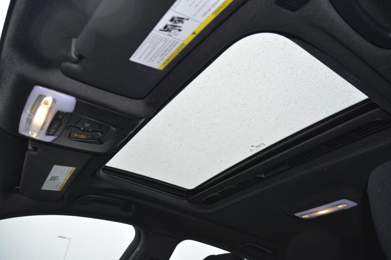 2018 BMW 3 Series 2018 BMW 330X Photo