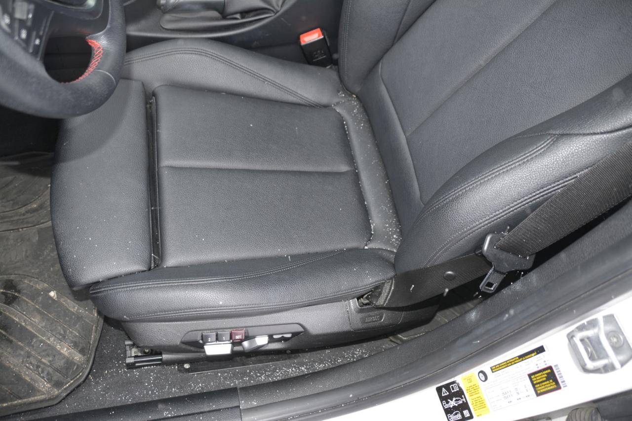 2018 BMW 3 Series 2018 BMW 330X Photo