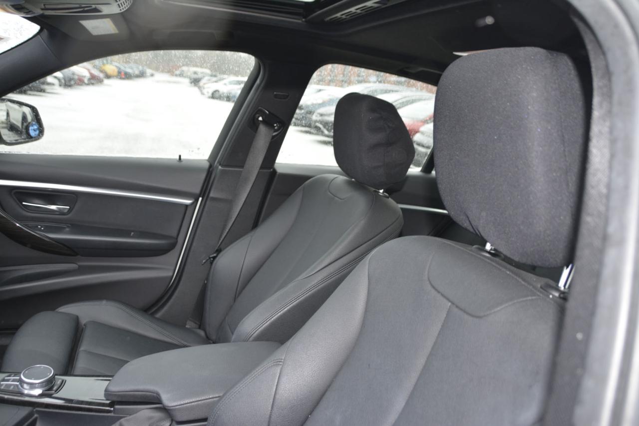 2018 BMW 3 Series 2018 BMW 330X Photo