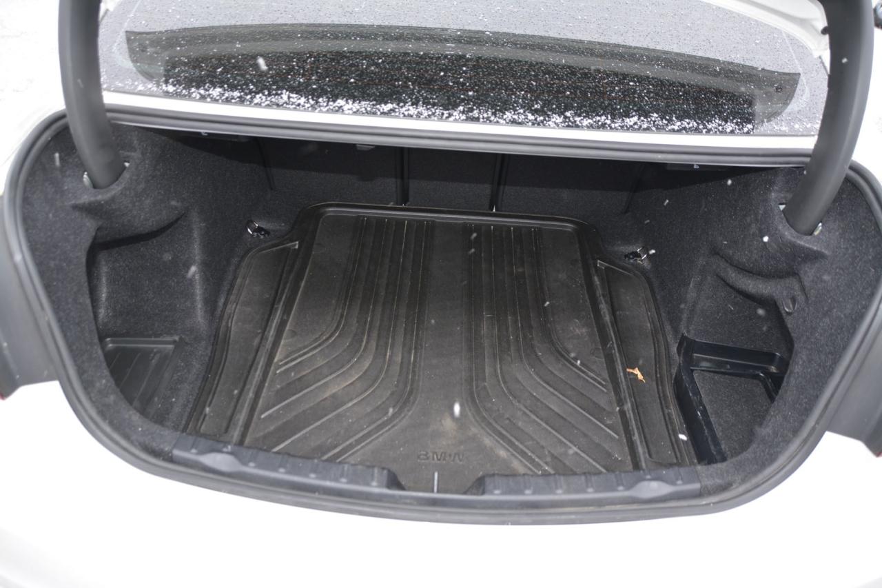 2018 BMW 3 Series 2018 BMW 330X Photo