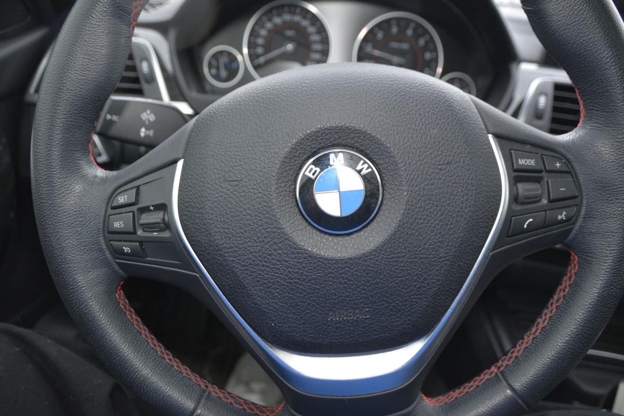 2018 BMW 3 Series 2018 BMW 330X Photo