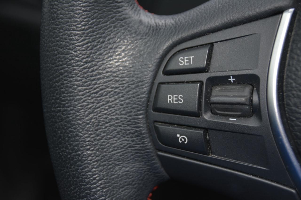 2018 BMW 3 Series 2018 BMW 330X Photo