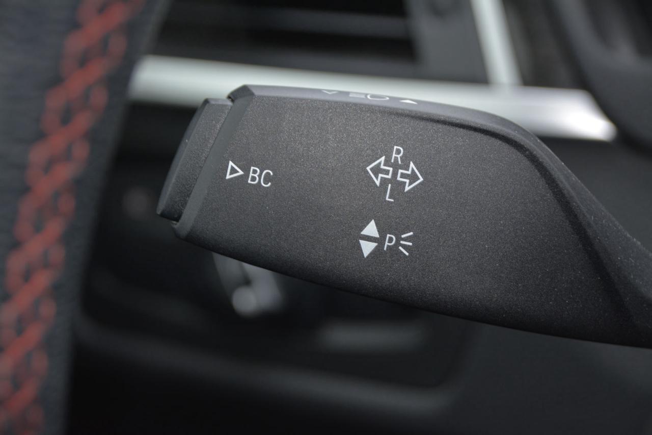 2018 BMW 3 Series 2018 BMW 330X Photo