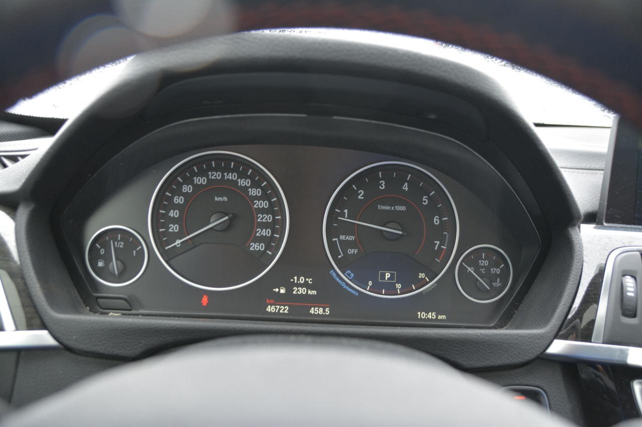 2018 BMW 3 Series 2018 BMW 330X Photo