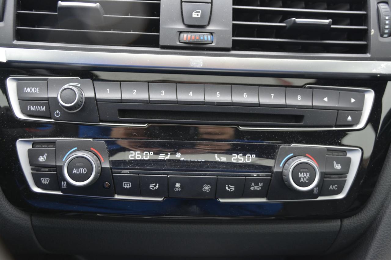 2018 BMW 3 Series 2018 BMW 330X Photo