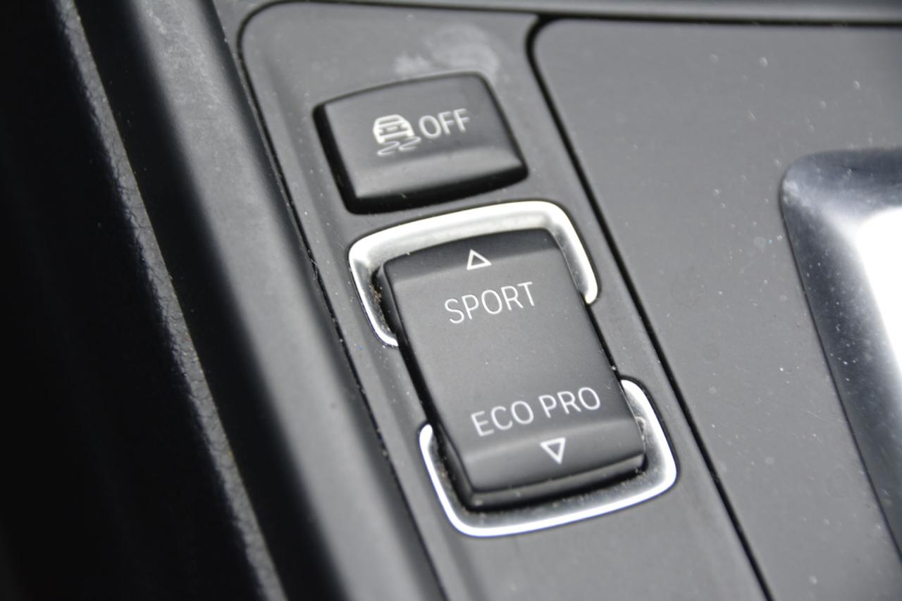 2018 BMW 3 Series 2018 BMW 330X Photo