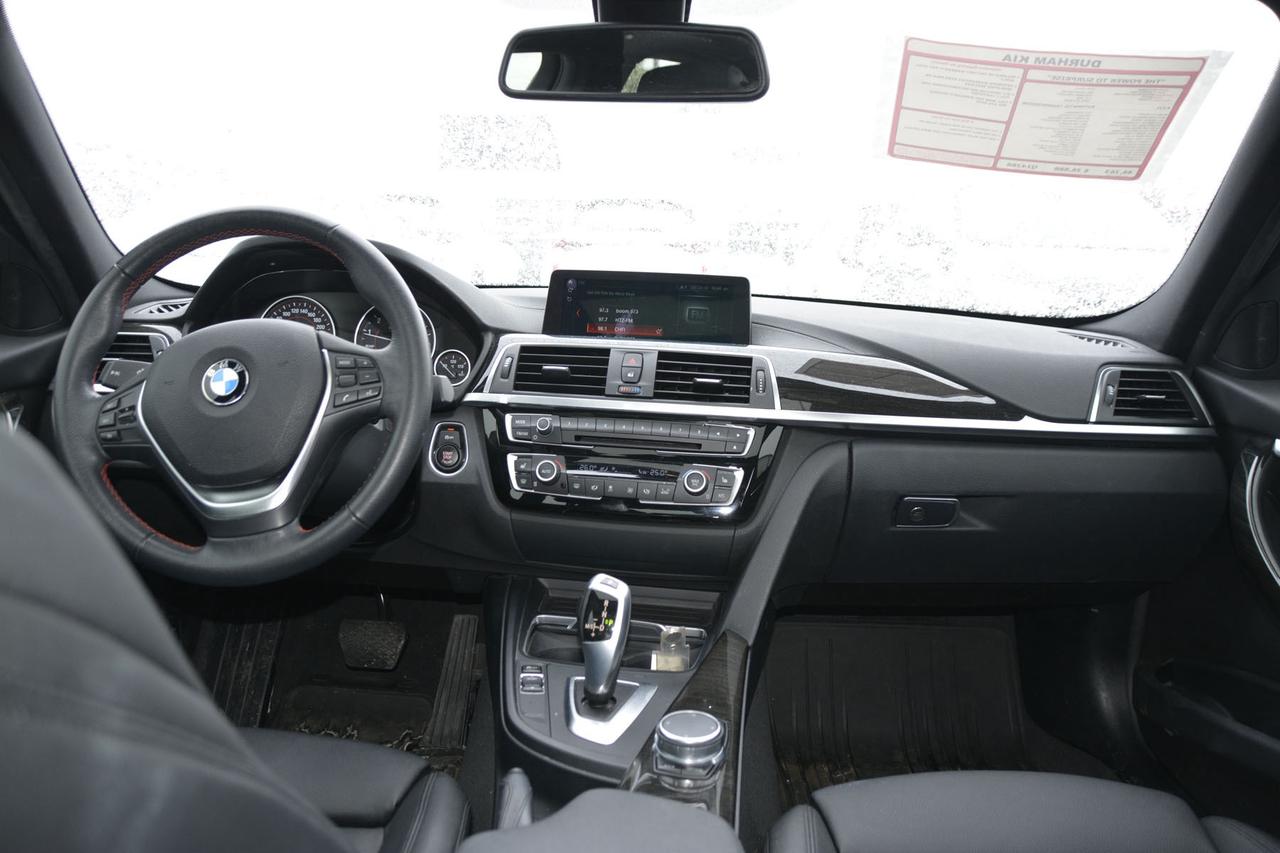 2018 BMW 3 Series 330i xDrive Photo4