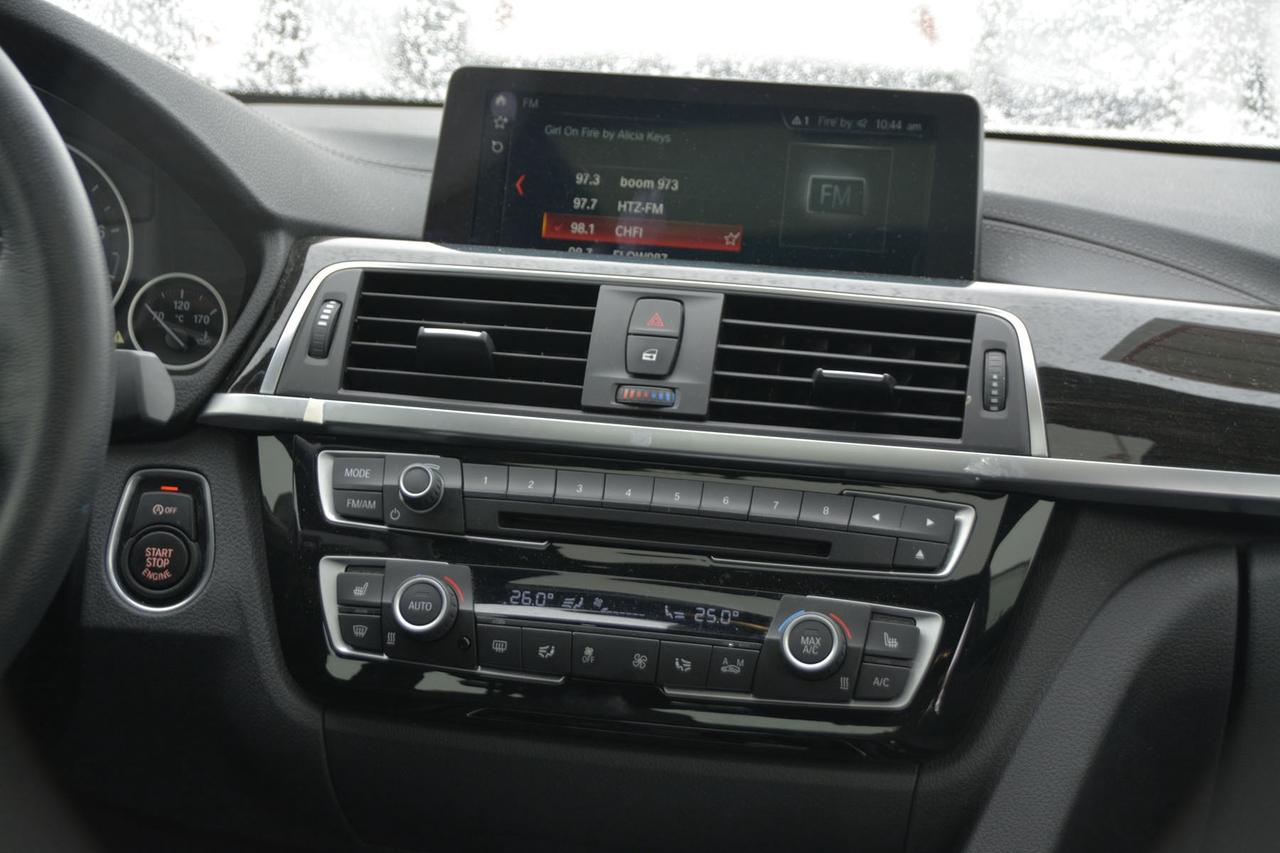 2018 BMW 3 Series 330i xDrive Photo