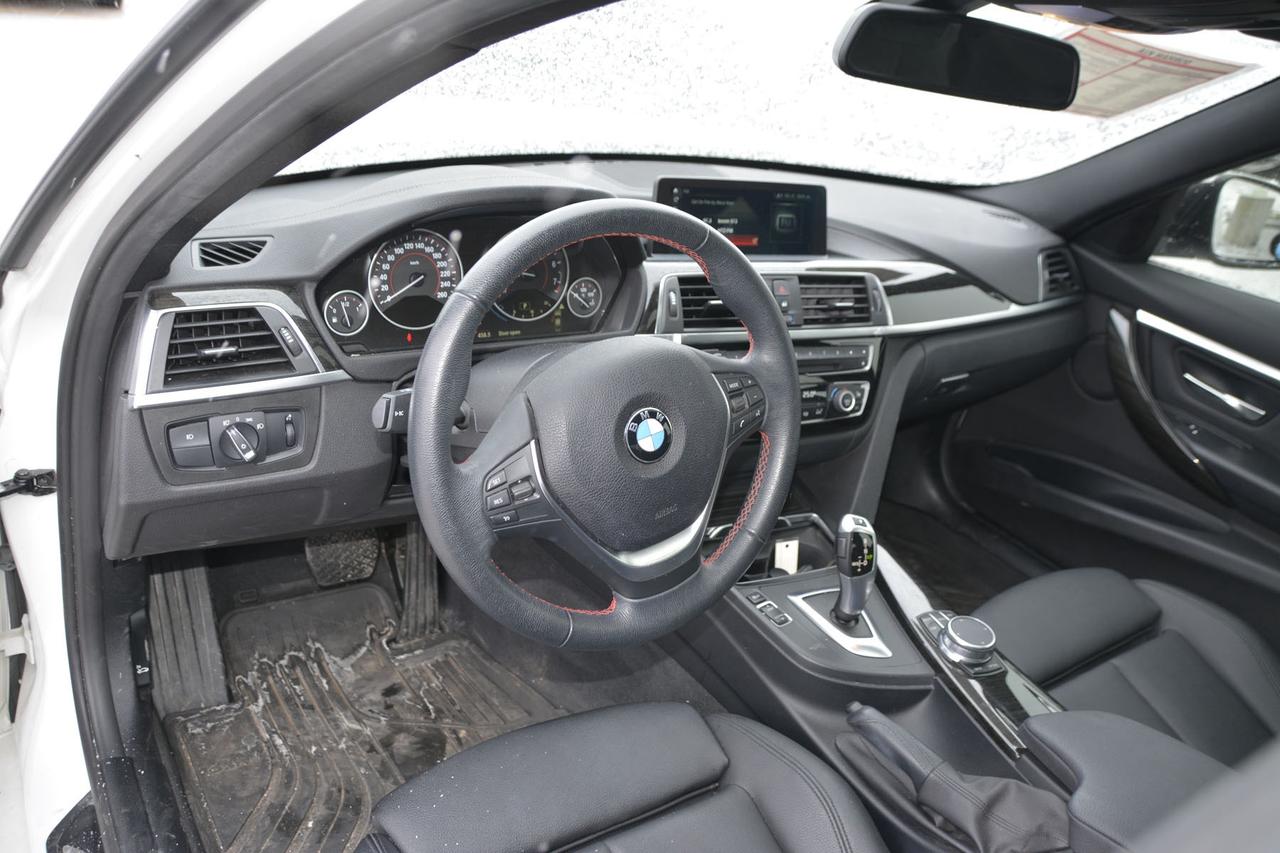 2018 BMW 3 Series 330i xDrive Photo