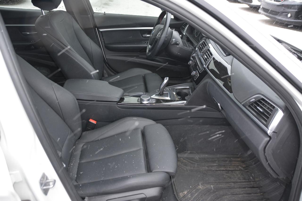 2018 BMW 3 Series 330i xDrive Photo