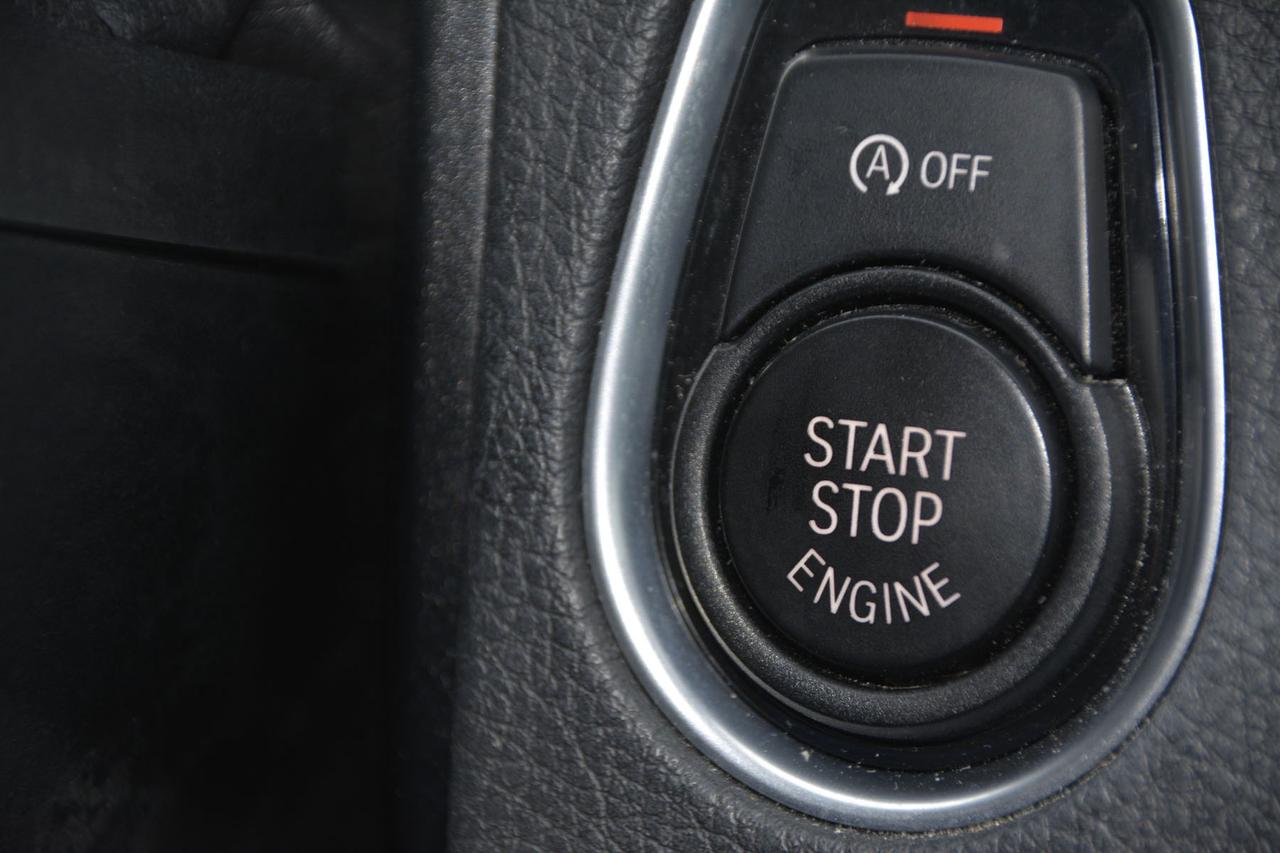 2018 BMW 3 Series 330i xDrive Photo