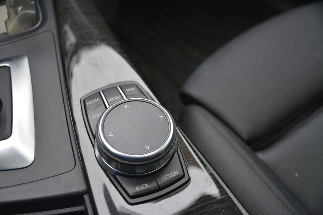 2018 BMW 3 Series 330i xDrive Photo