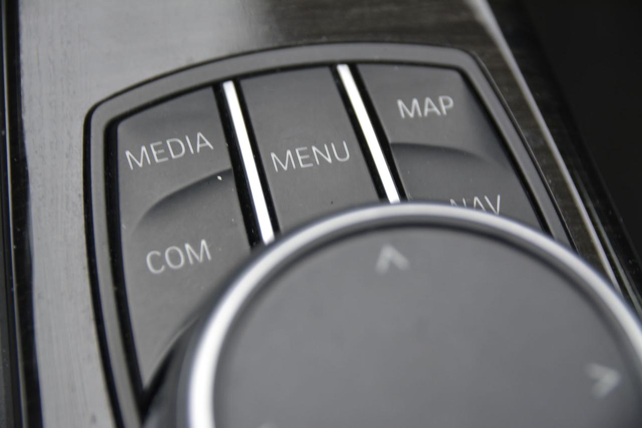 2018 BMW 3 Series 330i xDrive Photo