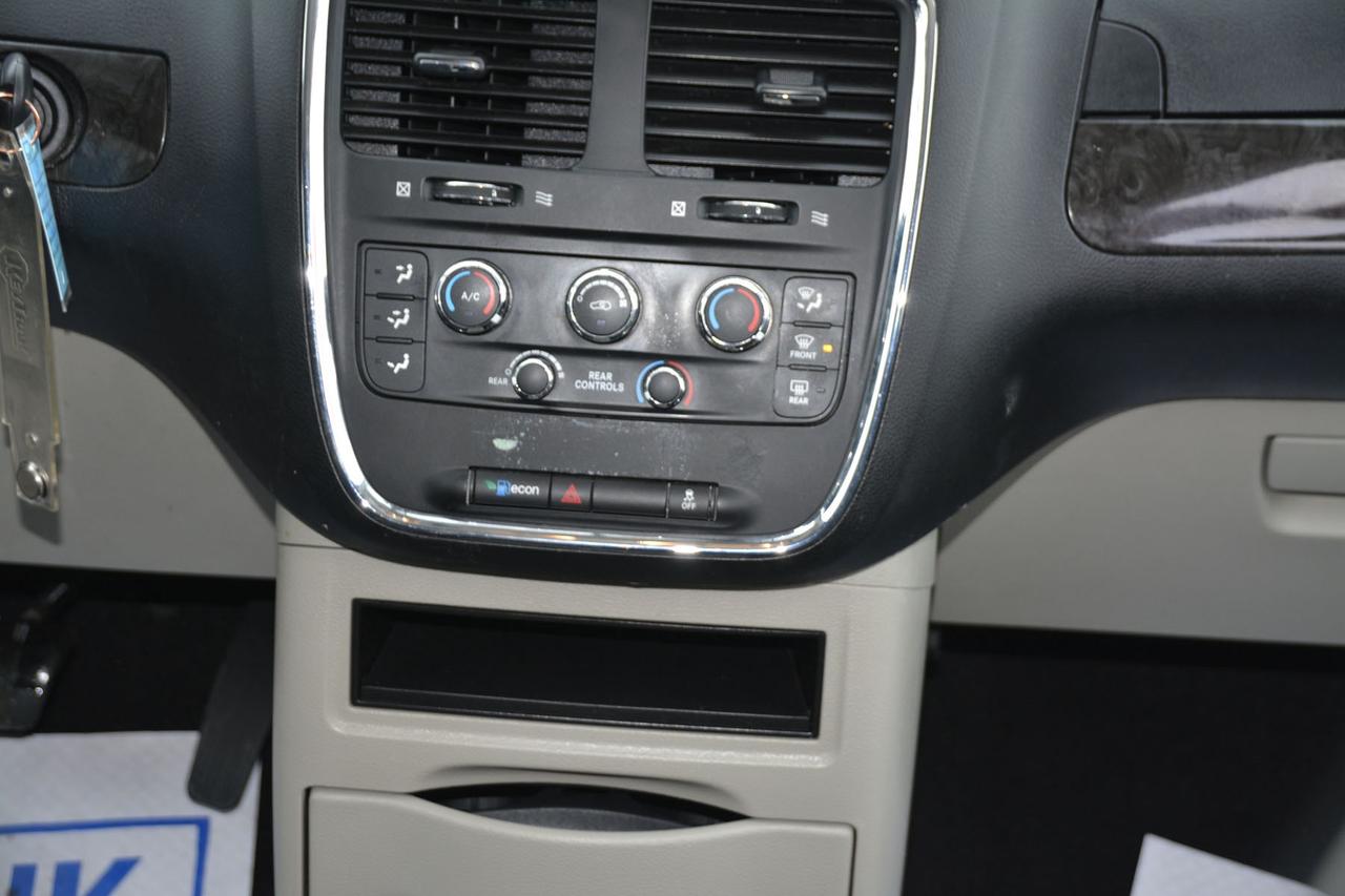 2016 Dodge Grand Caravan SXT   CERTIFIED Photo