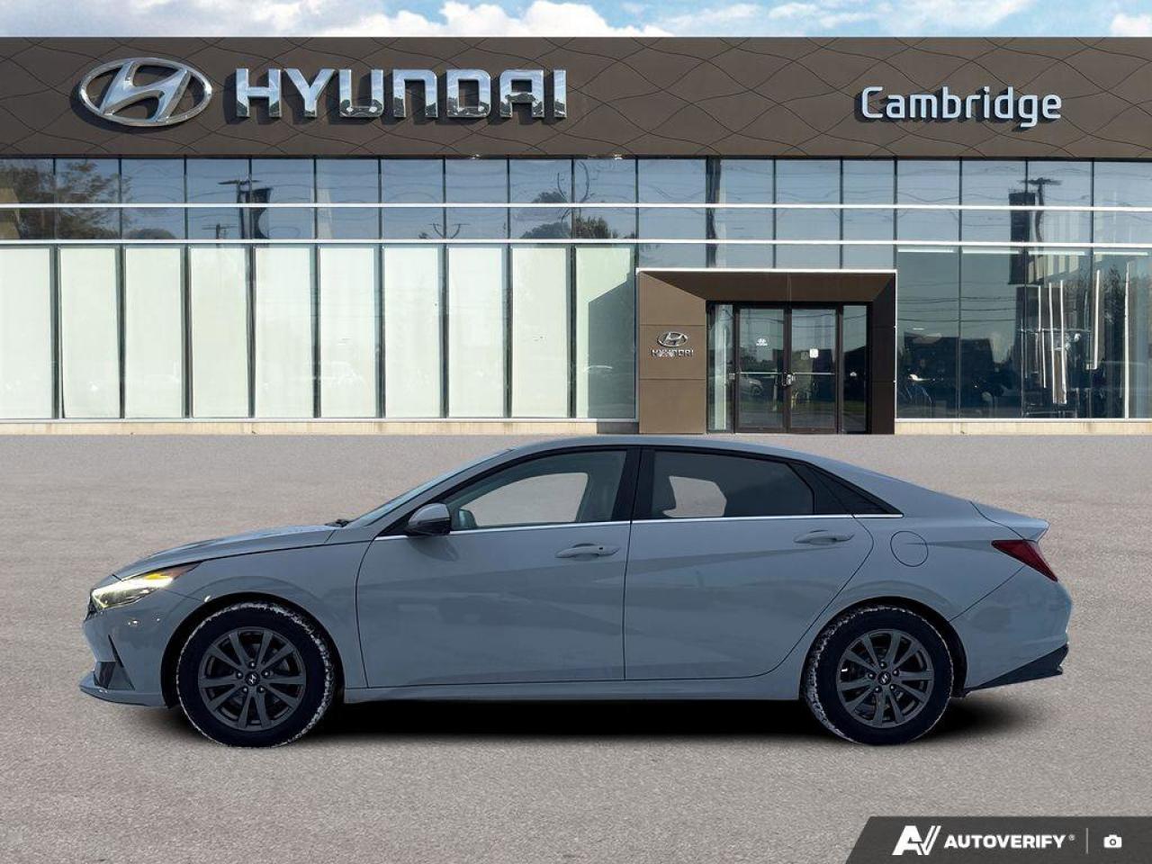 2023 Hyundai Elantra Hybrid Luxury   HYBRID   ~4.7 L/100 KM   SUNROOF   VENTIL Photo