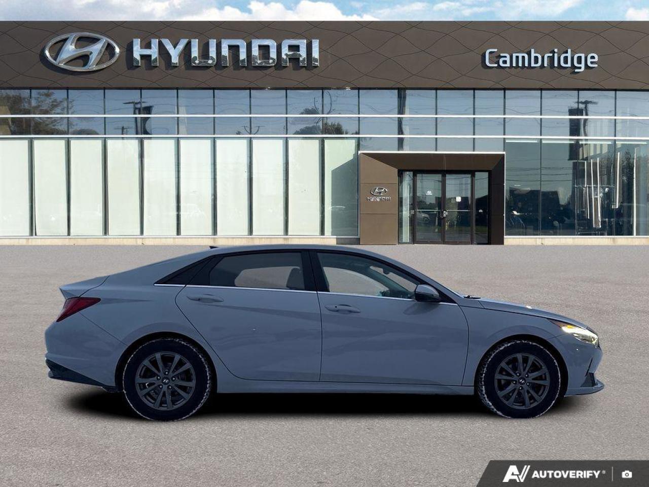 2023 Hyundai Elantra Hybrid Luxury   HYBRID   ~4.7 L/100 KM   SUNROOF   VENTIL Photo
